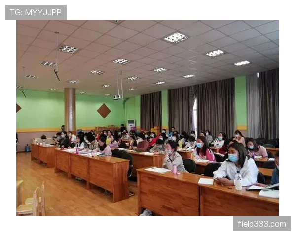 第四官员在裁判体系中的职责与权限:换人、记时与技术区管理 第四官员在裁判体系中的职责与权限:换人、记时与技术区管理